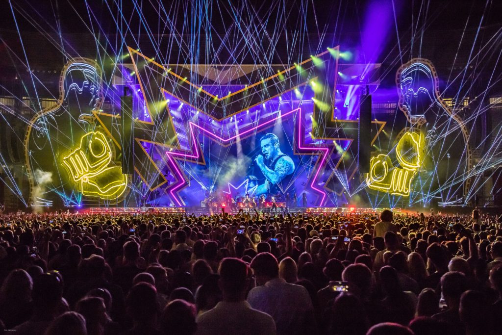 Britannia Row deployed Sennheiser’s Digital 6000 wireless microphone system for Robbie Williams’s The Heavy Entertainment Show tour (Photo credit: Ralph Larmann)